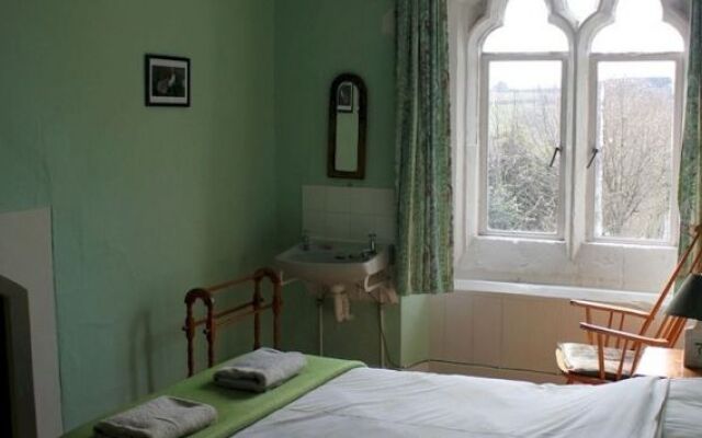 Monkton Wyld Court - Hostel