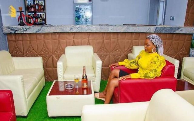 Elegant Suites by Golden Bide Jos