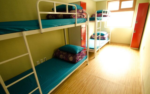 Kimchee Sinchon Guesthouse - Hostel