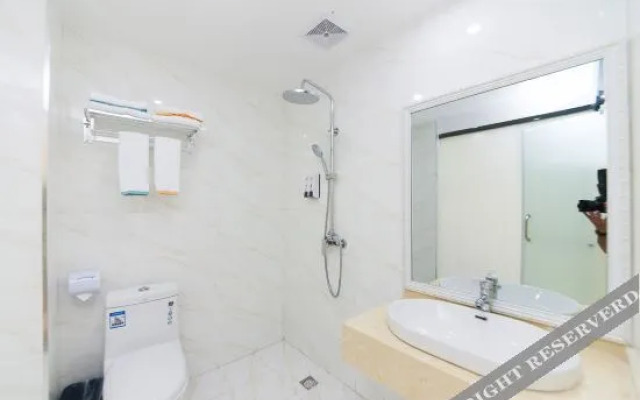 Century Business Hotel (Zuoling New Town)