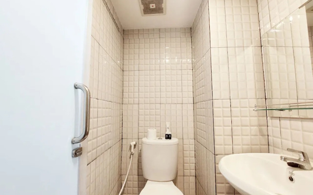 Good Choice And Homey Studio At De Prima Apartment