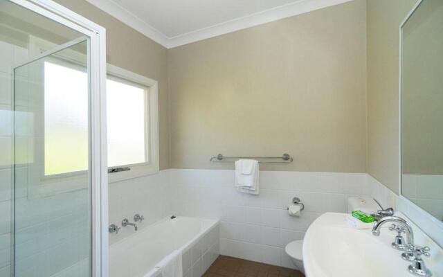 Bimbadeen - Comfortable country styled house!