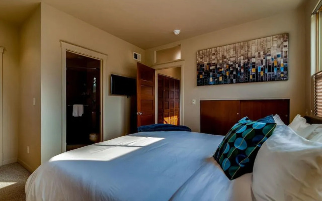 Old Town Loft Oasis with Amazing Rooftop Deck!