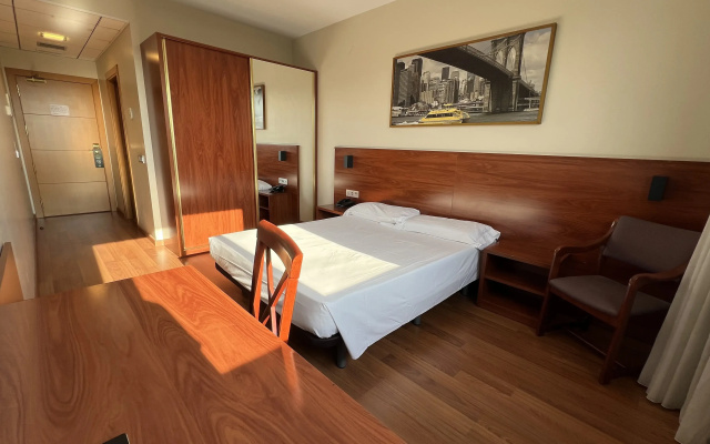 Отель B&B Tarragona Reus