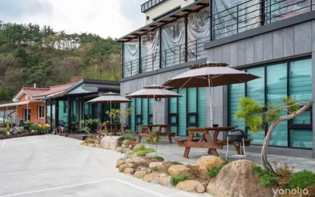 Gyeongju Jeje Pool Villa Pension