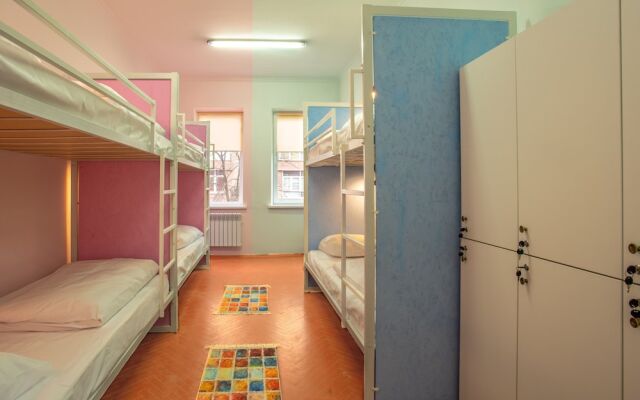 P2B hostel & bar