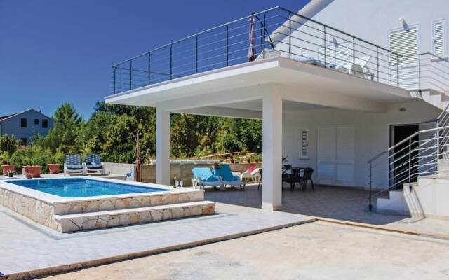 Beautiful Home in Grscica With Wifi and 2 Bedrooms