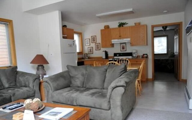 River Stone Resorts & Bear Paw Suites
