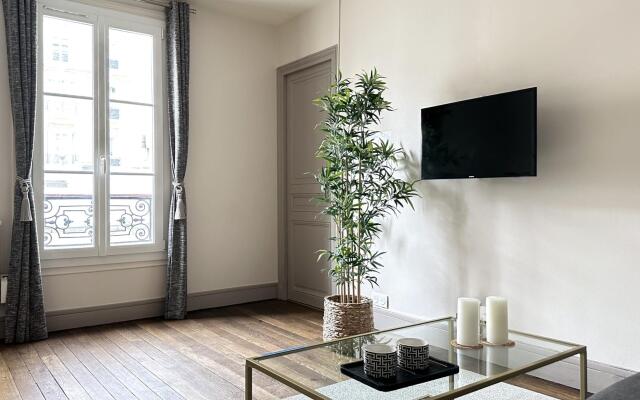 B 2065 -  Arc de Triomphe - Appartement familial