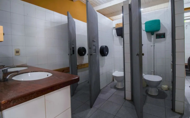 Mundaka Hostel y Bar - Adults Only