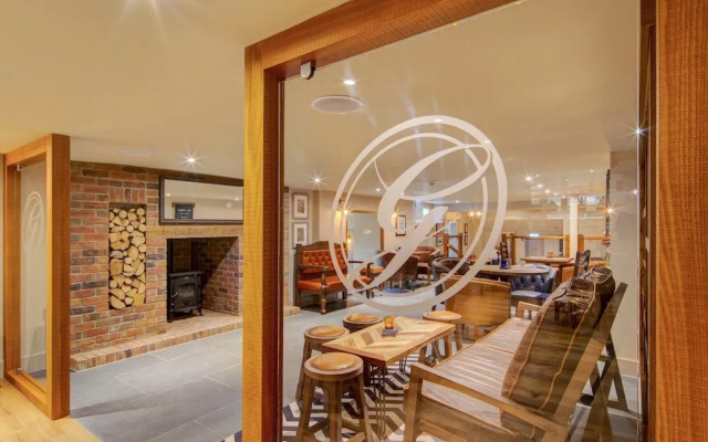 Gissons Hotel by OYO Rooms