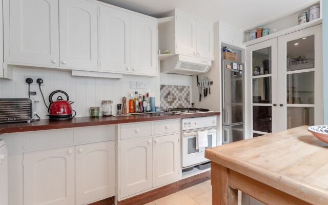 1 Bedroom Apartment in Kennington With Garden