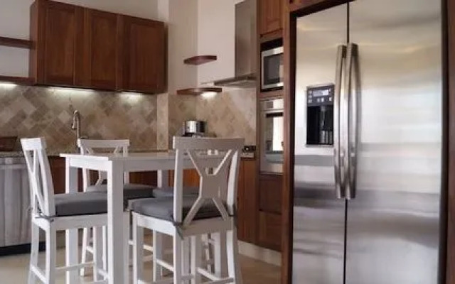 Luxury Condo V177 Romantic Zone
