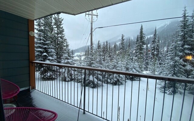 Olympians Ski Retreat 1 Bedroom Condo by Redawning
