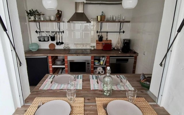 Algarve house, sun, terrace, views and barbecue