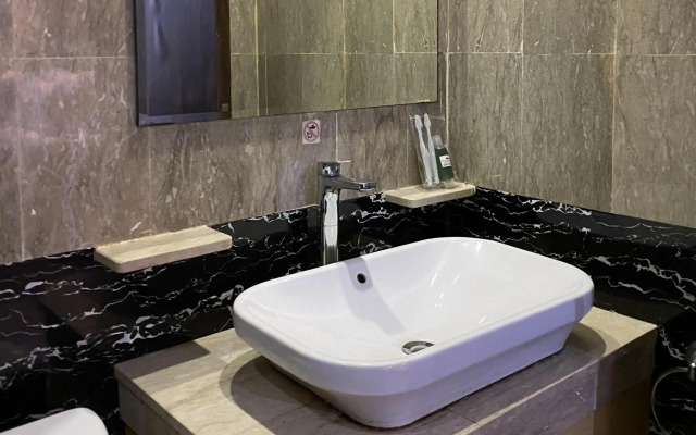 Travellers Hotel Phinisi