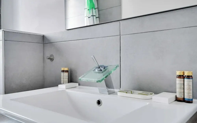 Cozy Apartment 2bdr/4p - in the Heart of Suresnes