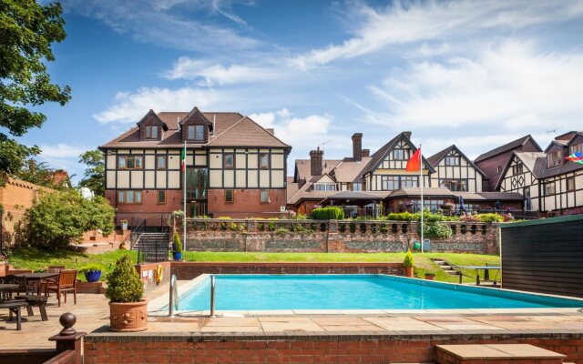 De Rougemont Manor Hotel & Suites