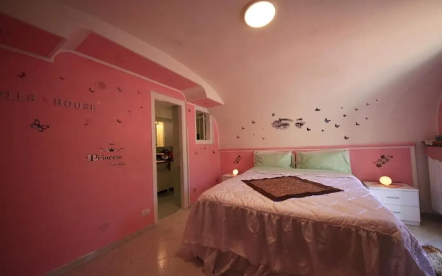 Dolls House Holiday Home