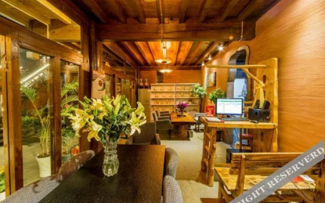 Yangguang Huashe Boutique Hostel