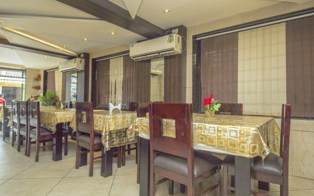 Capital O 28319 Hotel Ganayak