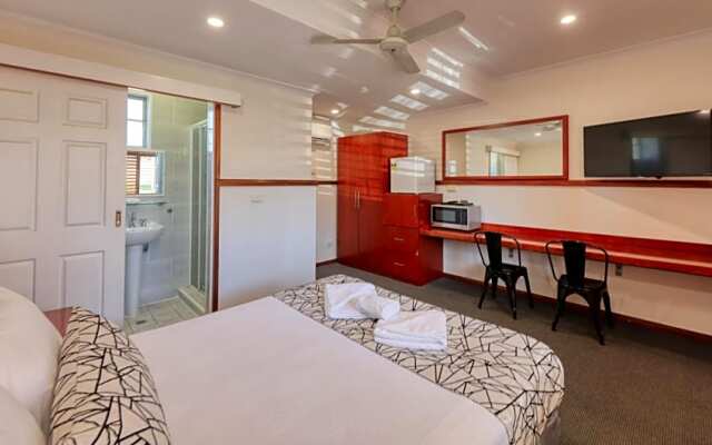 Across Country Motel and Serviced Apartments