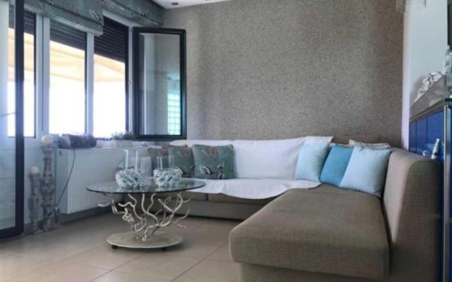 Luxury house near sea with public pool
