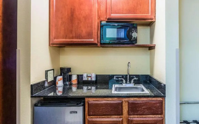 Comfort Inn and Suites North Aurora