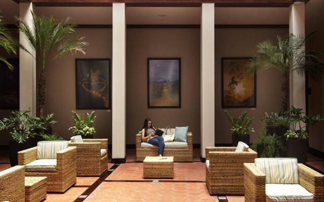 Parc Royale Suites Hotel