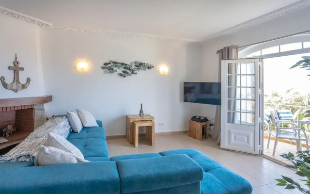 10 Marinha Two Bed Apt At Award Wining Beach