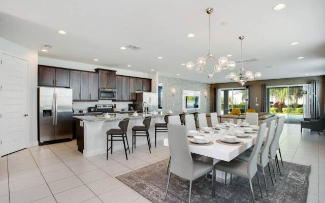 Stylish Family Home Sleeps 22 Enc101