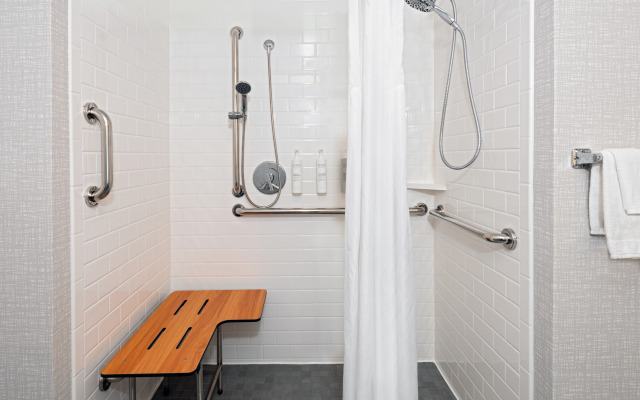 Hampton Inn & Suites Cleveland-Beachwood