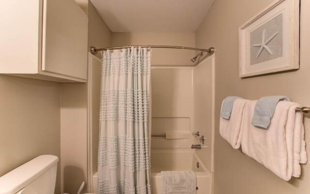 Full Condo w/ Pool & Gym, Sleeps 4