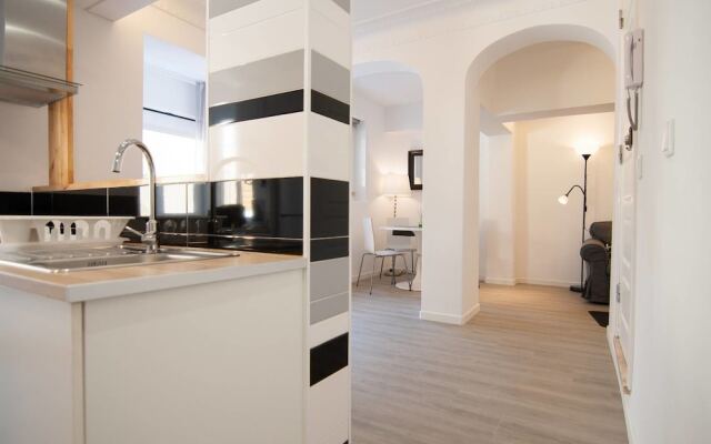 Spacious Basement in Alameda With Lovely Terrace!