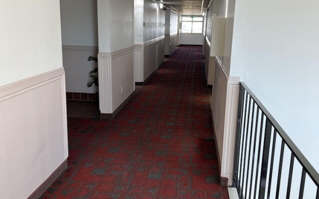 Days Inn by Wyndham Lake Point