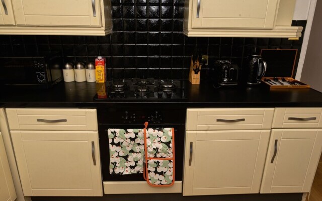 25 Mins to CL! London Amazing 2bedhome Sleeps 1-5