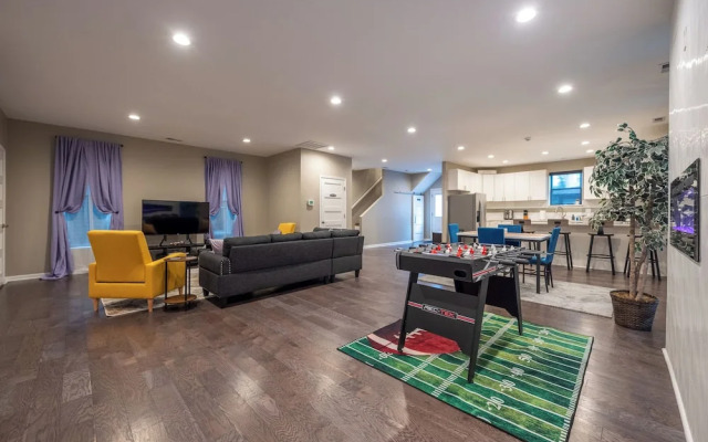 Unwind. Entertain. Explore. : Downtown Indy