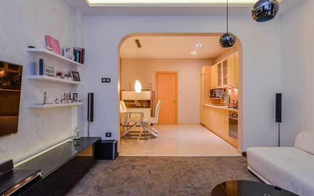 FM Deluxe 1-BDR Apartment - Extravaganzzo
