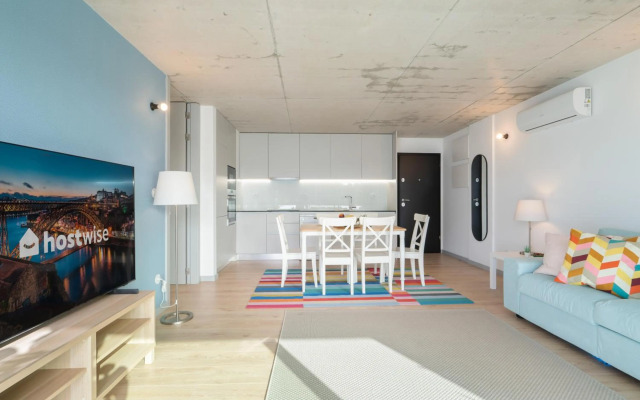 Luxurious Impressive Apartment - Balcony and Pool