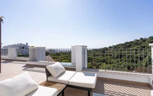 Sunny Terrace Apartment