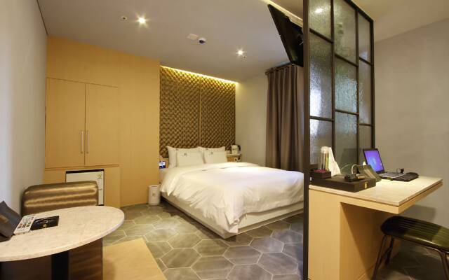 Hotel Moon