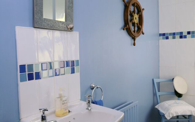 4-bed Cottage in Co. Galway 5 Minutes From Beach