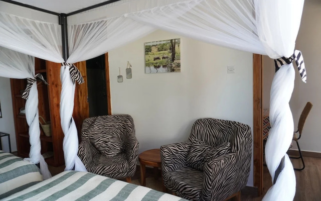 Moyoni Africa Lodge & Tours