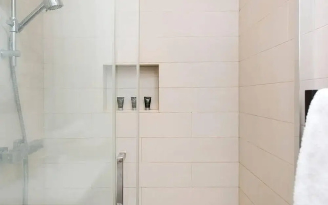 Beautiful And Central 2BR Loft Apartment