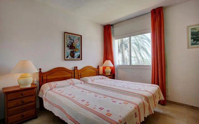 Lovely beachfront apartment Puerto Banus Marbella