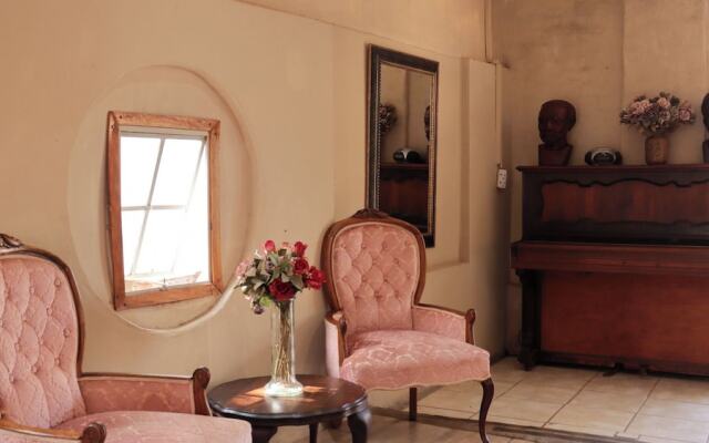 Golden Lantern Guest Lodge