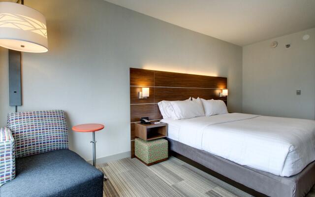 Holiday Inn Express & Suites Aurora - Naperville, an IHG Hotel