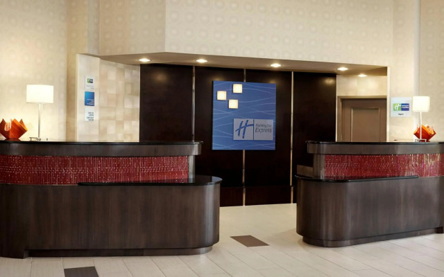 Holiday Inn Express & Suites Naples Downtown - 5th Avenue by IHG