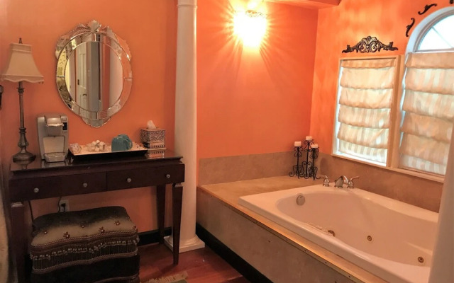 Historic Michabelle Inn