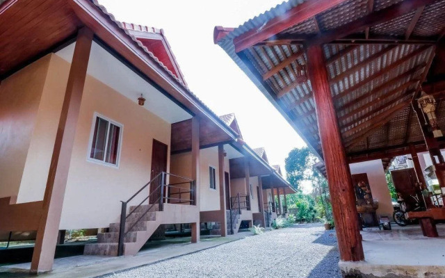 Saksri Resort